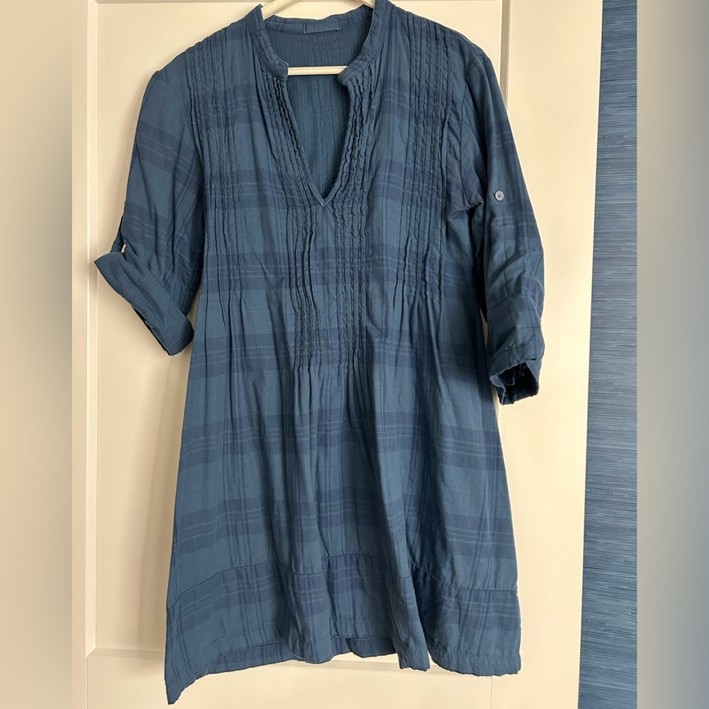 CP Shades blue plaid shift dress with v-neck & ¾ sleeves. Size small